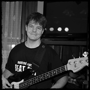 Kamil Šálka - basová kytara